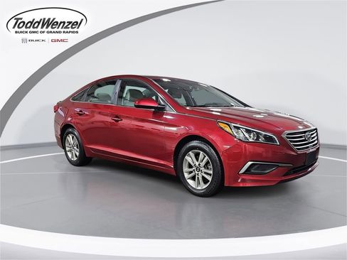 Used 2016 Hyundai Sonata SE image 1