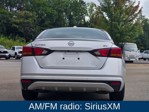 Used 2024 Nissan Altima 2.5 SV FWD image 3