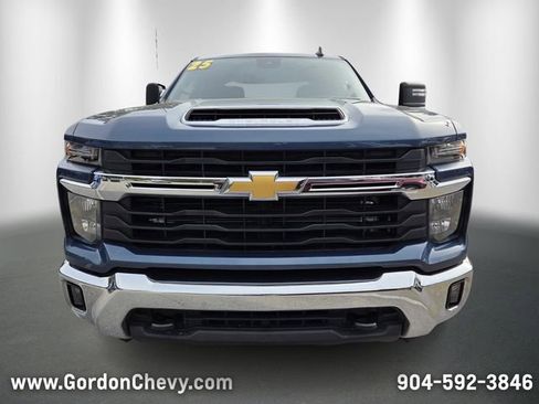 Used 2025 Chevrolet Silverado 2500 LT w/ Convenience Package image 9