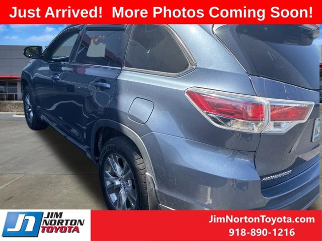 Used 2015 Toyota Highlander Plus AWD/4WD image 2