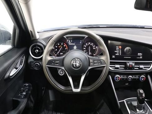 Used 2017 Alfa Romeo Giulia AWD image 12