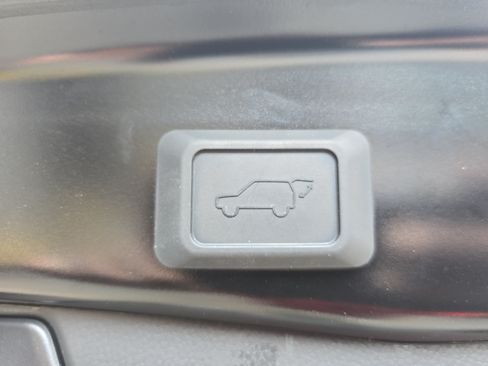 Used 2025 Toyota RAV4 XLE w/ Convenience Package FWD image 13