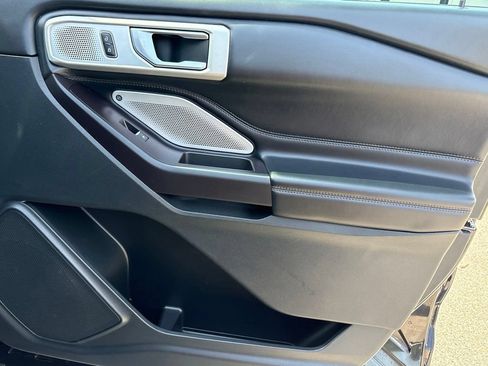 Used 2020 Ford Explorer Platinum w/ Premium Technology Package AWD/4WD image 34