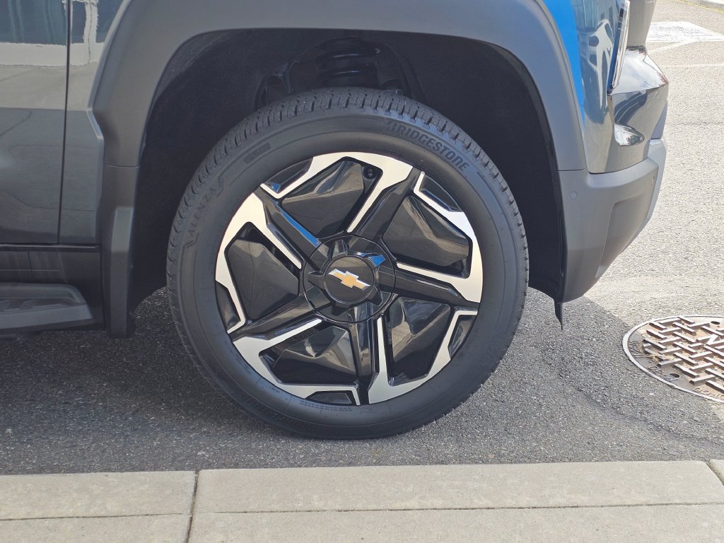 Used 2026 Chevrolet Silverado EV LT AWD/4WD image 9