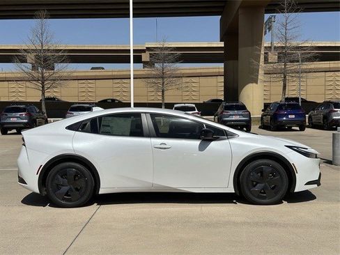 New 2026 Toyota Prius LE image 3