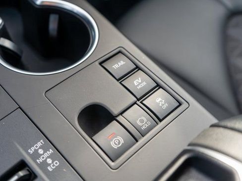 Used 2024 Toyota Highlander XLE image 37