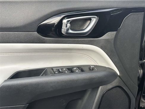 Certified 2022 Jeep Compass Limited image 13