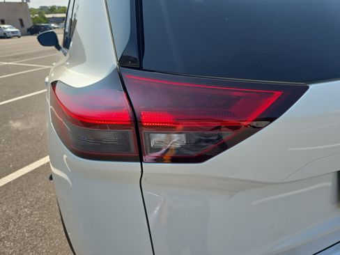 Used 2022 Nissan Rogue Platinum w/ Head-Up Display Package FWD image 36