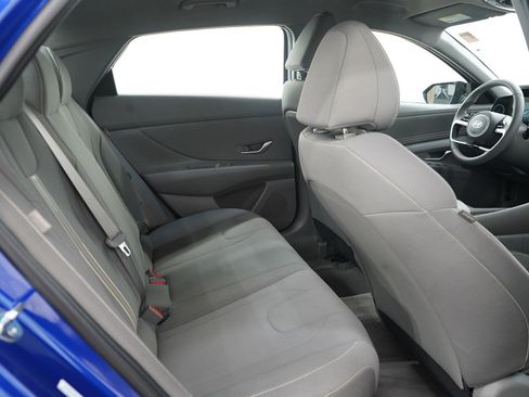 Used 2025 Hyundai Elantra SEL FWD image 13