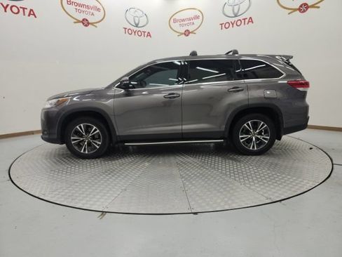 Used 2019 Toyota Highlander LE FWD image 5