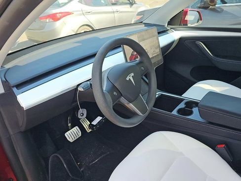 Used 2024 Tesla Model Y Performance image 2