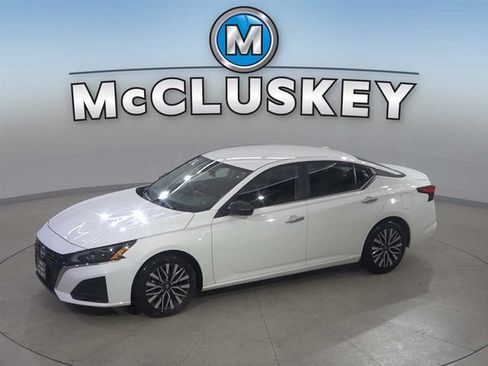 Used 2025 Nissan Altima 2.5 SV FWD image 1