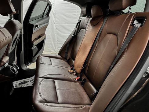 Used 2018 Alfa Romeo Stelvio AWD image 8