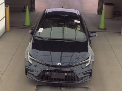 Used 2024 Toyota Corolla SE w/ Convenience Package image 2