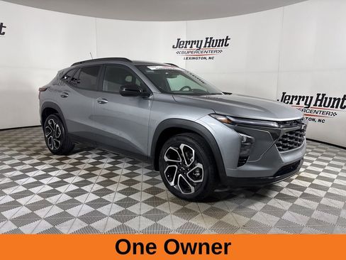 Used 2025 Chevrolet Trax RS w/ Sunroof Package image 5