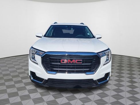 Used 2023 GMC Terrain SLE w/ Driver Convenience Package FWD image 3