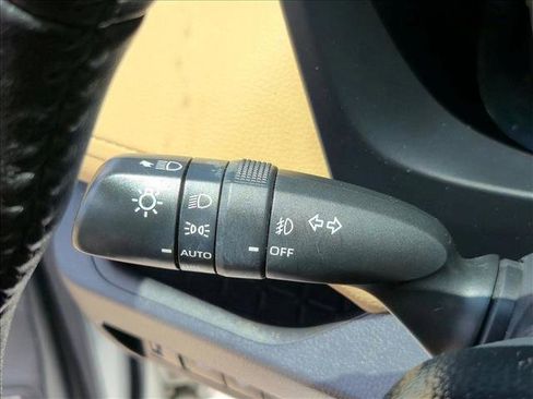 Used 2020 Toyota RAV4 XLE Premium FWD image 8