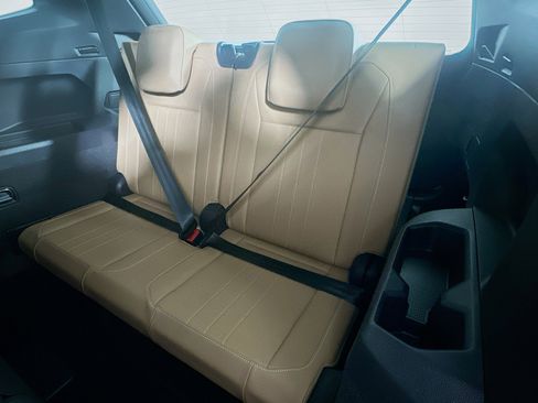 Used 2024 Volkswagen Tiguan SE R-Line image 28