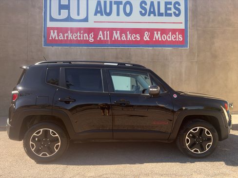 Used 2017 Jeep Renegade Trailhawk AWD/4WD image 19