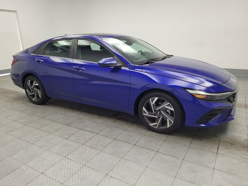 Used 2025 Hyundai Elantra SEL FWD image 11