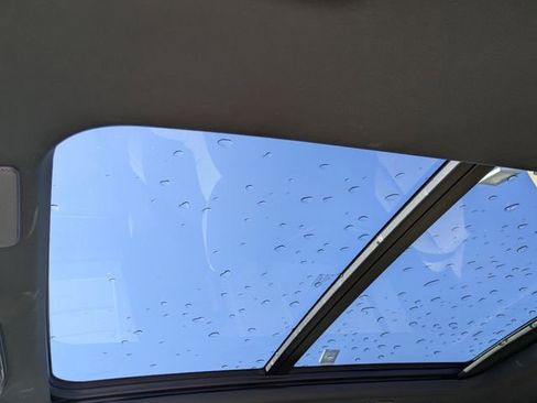 Used 2024 Cadillac Escalade ESV Premium Luxury image 21