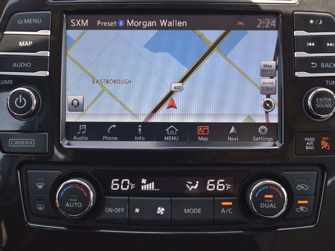 Used 2017 Nissan Maxima Platinum w/ Interior Lighting Package FWD image 5