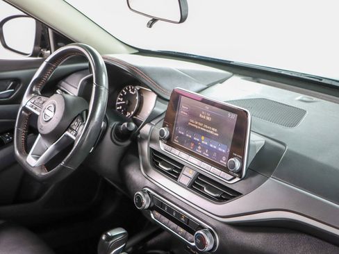 Used 2024 Nissan Altima 2.5 SR image 25