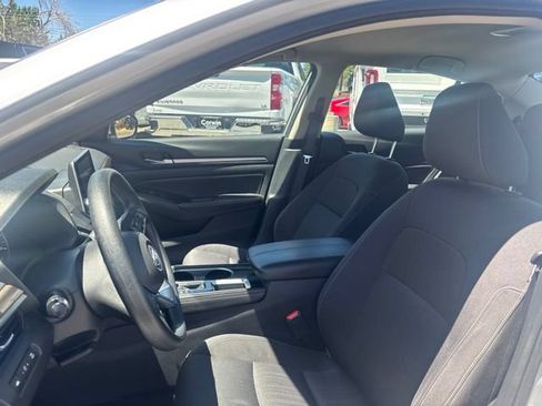 Used 2023 Nissan Altima 2.5 SV FWD image 11