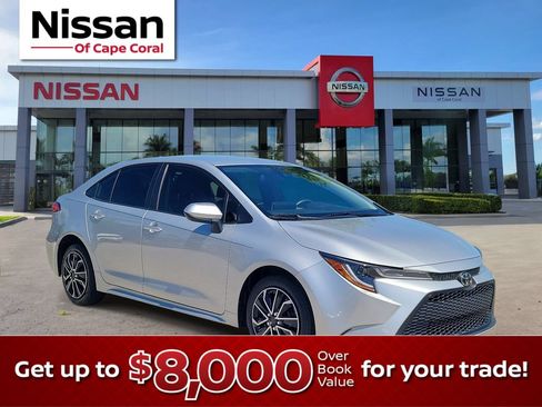 Used 2021 Toyota Corolla LE FWD image 1