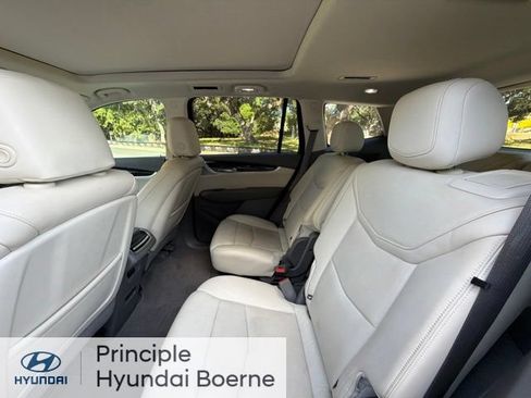Used 2020 Cadillac XT6 Premium Luxury FWD image 12