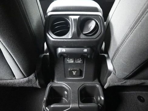 Used 2022 Jeep Wrangler Unlimited Sahara AWD/4WD image 26