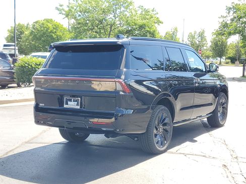 New 2026 Lincoln Navigator Reserve w/ Jet Appearance Package AWD/4WD image 4