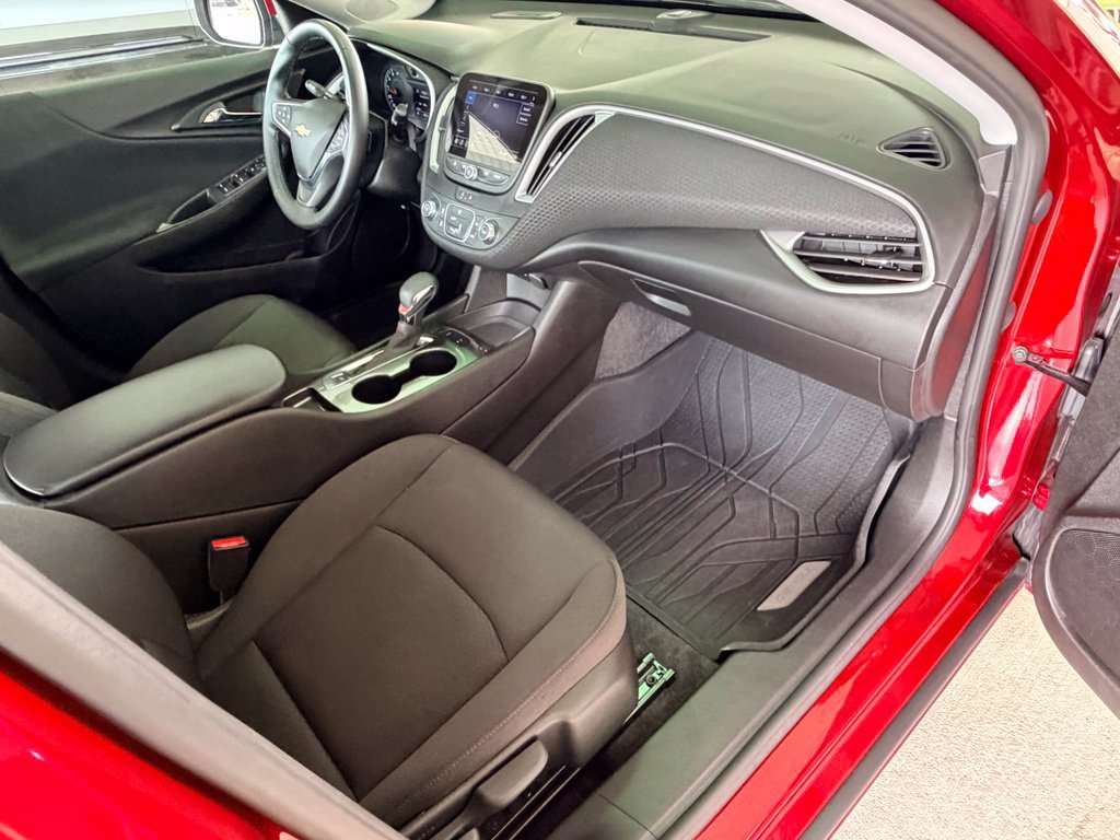 Used 2025 Chevrolet Malibu RS FWD image 37