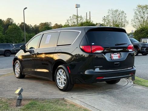 Used 2023 Chrysler Voyager LX FWD image 5