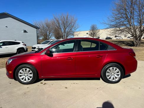 Used 2011 Chevrolet Cruze LT image 2