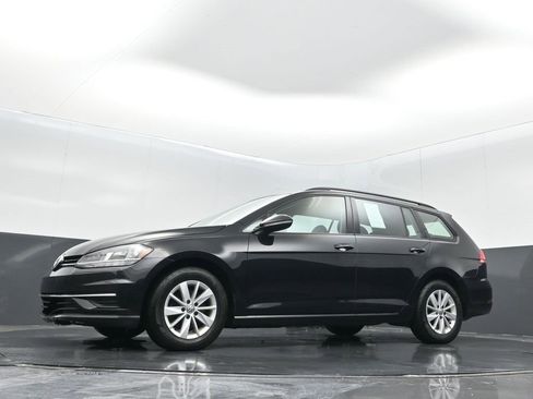 Used 2018 Volkswagen Golf S image 11