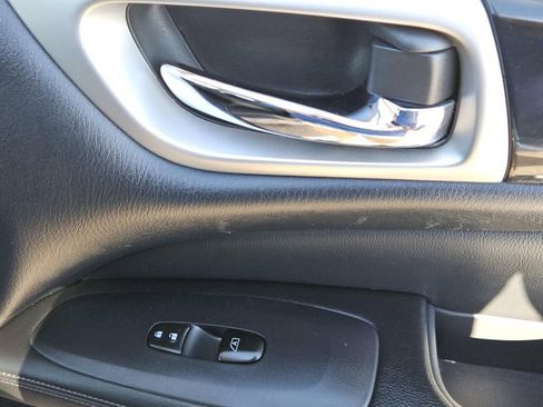 Used 2020 Nissan Pathfinder SV image 30