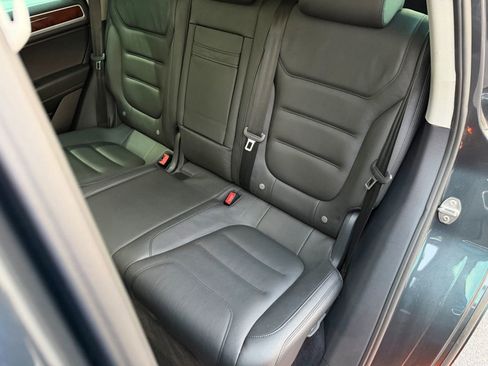 Used 2012 Volkswagen Touareg Sport AWD/4WD image 92