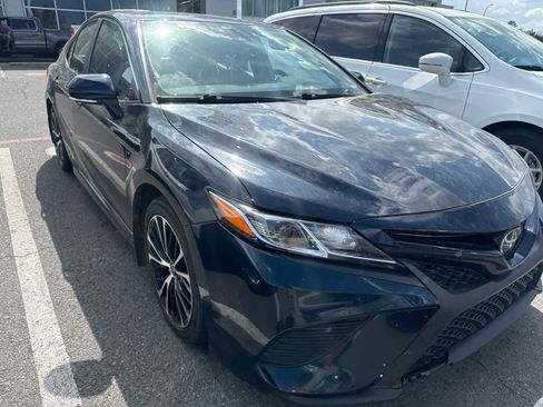 Used 2020 Toyota Camry SE w/ Convenience Package image 2