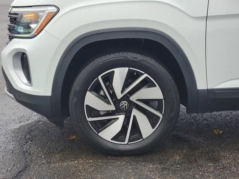 Used 2025 Volkswagen Atlas SE image 15