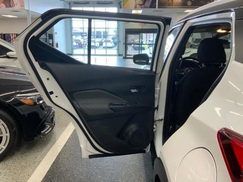 Used 2020 Nissan Kicks SV image 29