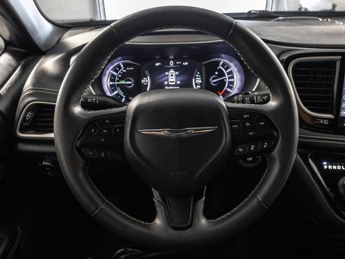 Used 2022 Chrysler Pacifica Touring-L w/ Uconnect Theater Family Group FWD image 28