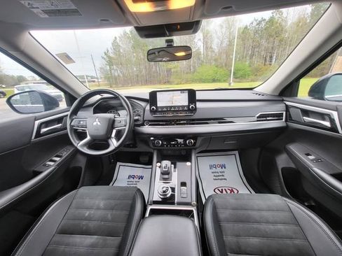 Used 2024 Mitsubishi Outlander SE image 15