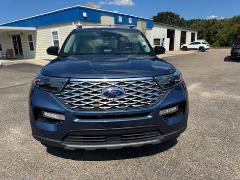 Used 2020 Ford Explorer Platinum w/ Premium Technology Package image 3
