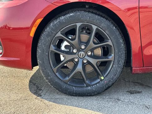 New 2026 Chrysler Pacifica Limited w/ S Appearance Package image 8