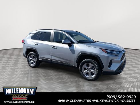 Used 2025 Toyota RAV4 XLE AWD/4WD image 1