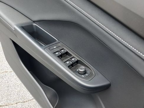 Certified 2025 Volkswagen Taos SE FWD image 20