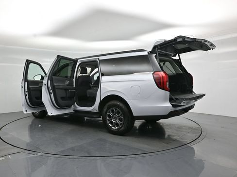 Used 2025 Ford Expedition Max Active RWD image 32