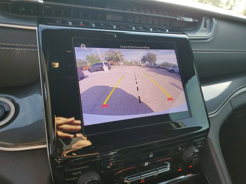 Used 2023 Jeep Grand Cherokee Altitude image 22