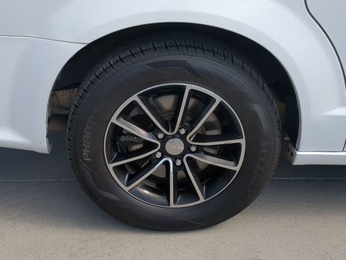 Used 2019 Dodge Grand Caravan GT FWD image 12